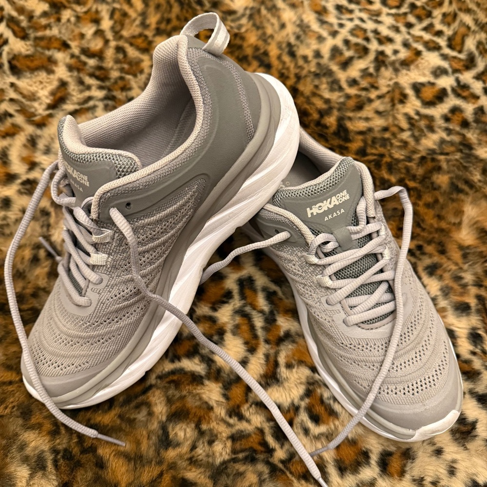 HOKA one one Akasa in Women’s size is 6.5
